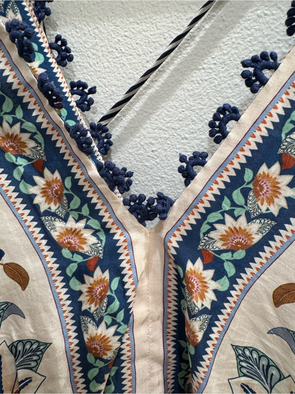 Farm Rio Boho Floral Embroidered V-Neck Women’s Bodysuit Large- Cream & Navy - Picture 2 of 5